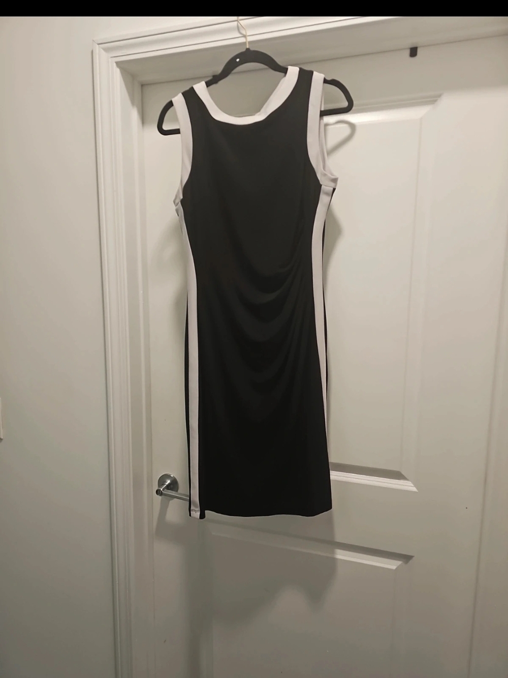 Chaps Black and White Sleeveless Midi Sheath Dress